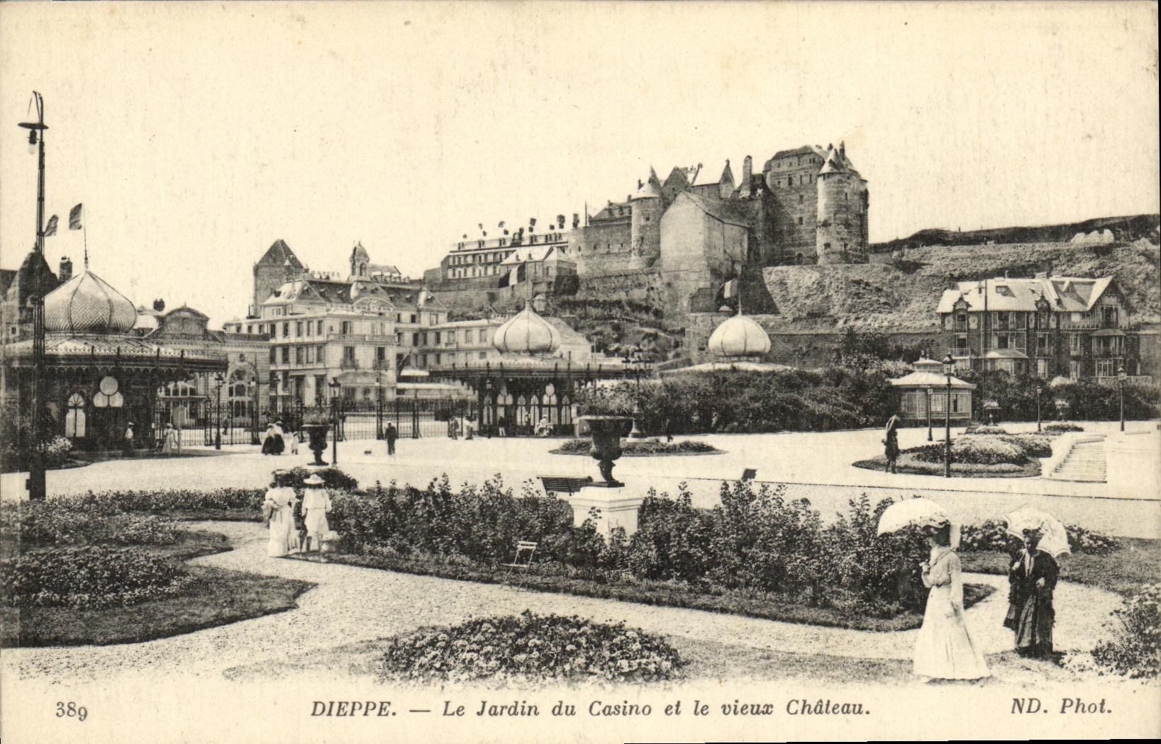 CPA Dieppe Le Jardin du Casino et le Vieux Chateau