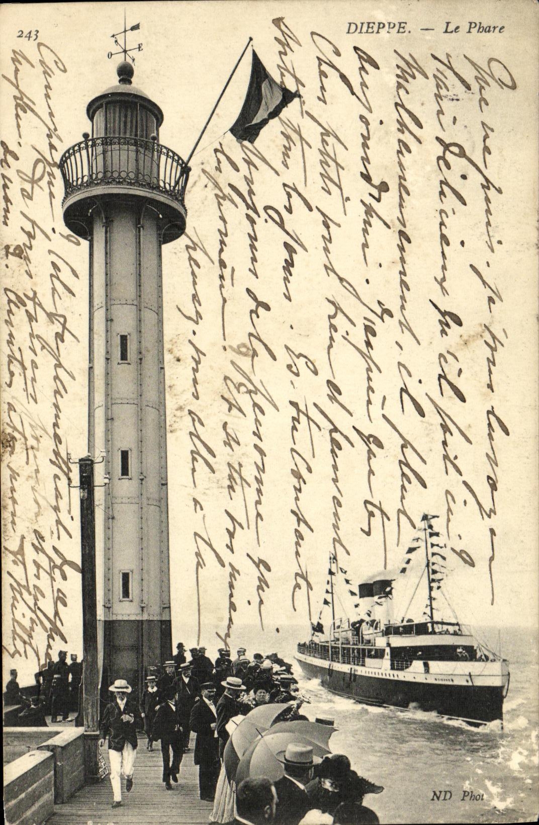 CPA Dieppe Le Phare Bateau