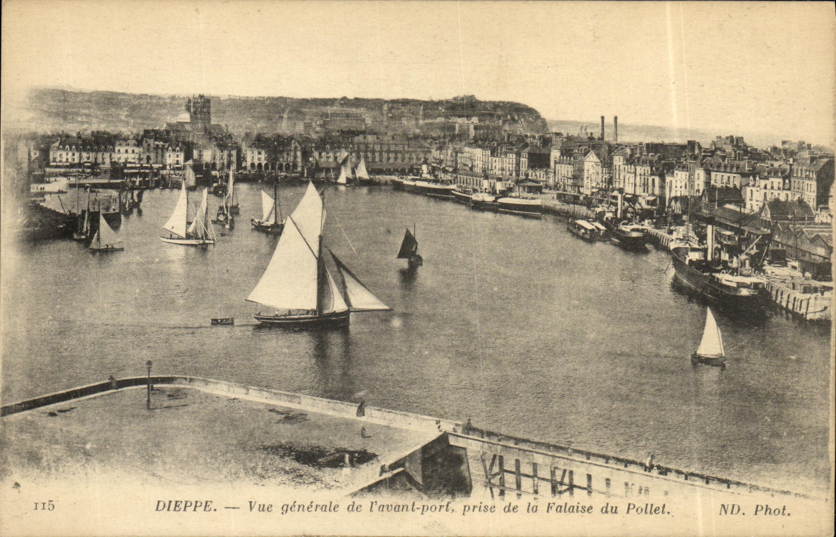 CPA Dieppe Vue Generale de l Avant port prise de la Falaise du Pollet