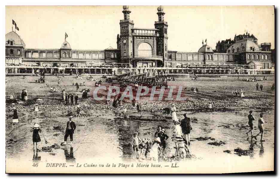 CPA Dieppe Le Casino vu de la Plage a Maree Basse