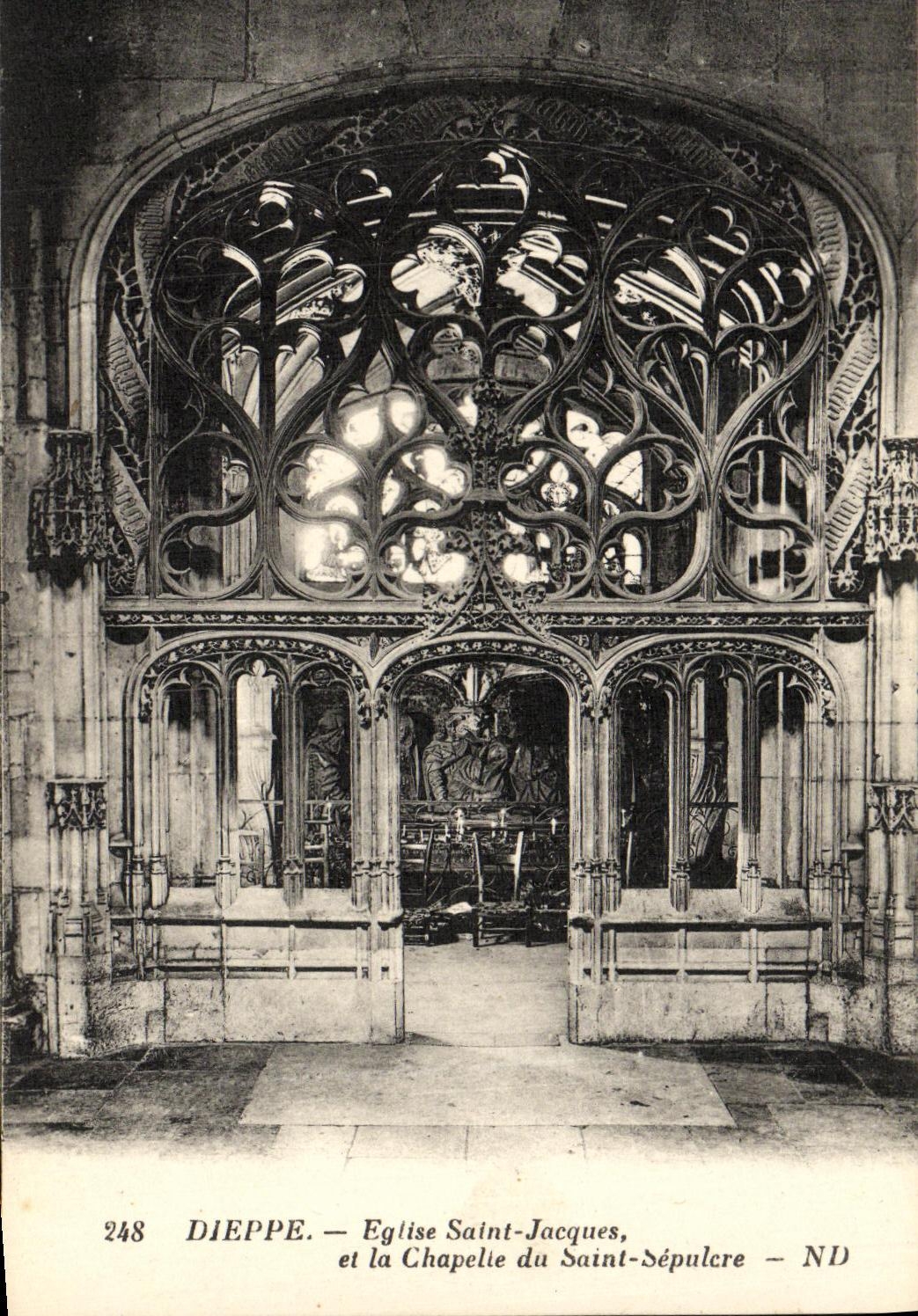 CPA Dieppe L Eglise Saint Jacques et la Chapelle du Saint Sepulere
