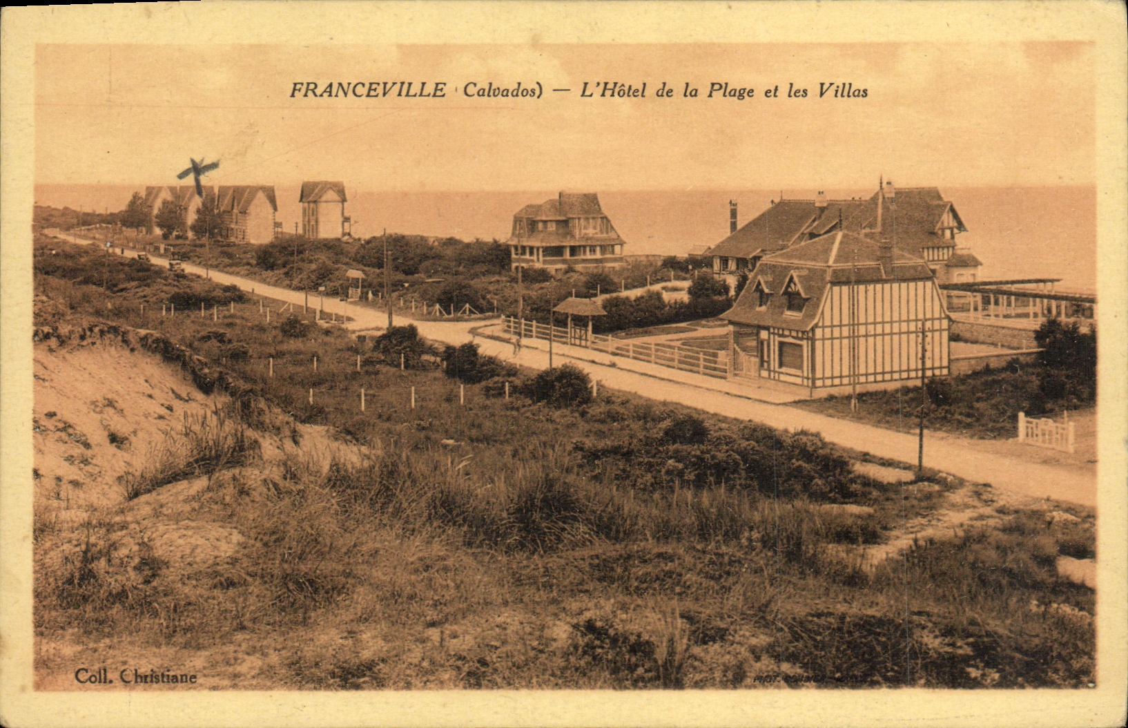 Franceville (Calvados) — L'Hôtel de la Plage et les Villas — Coll. Christiane