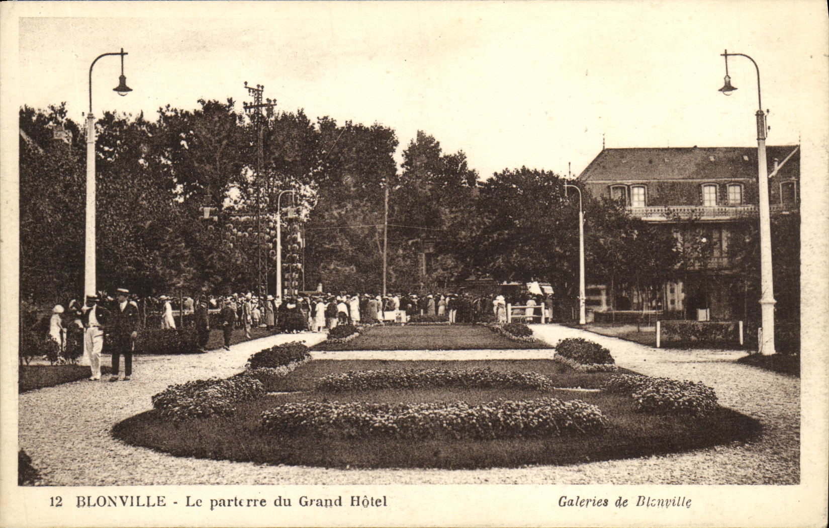 Blonville - Le parterre du Grand Hôtel — Galeries de Blonville, n°12