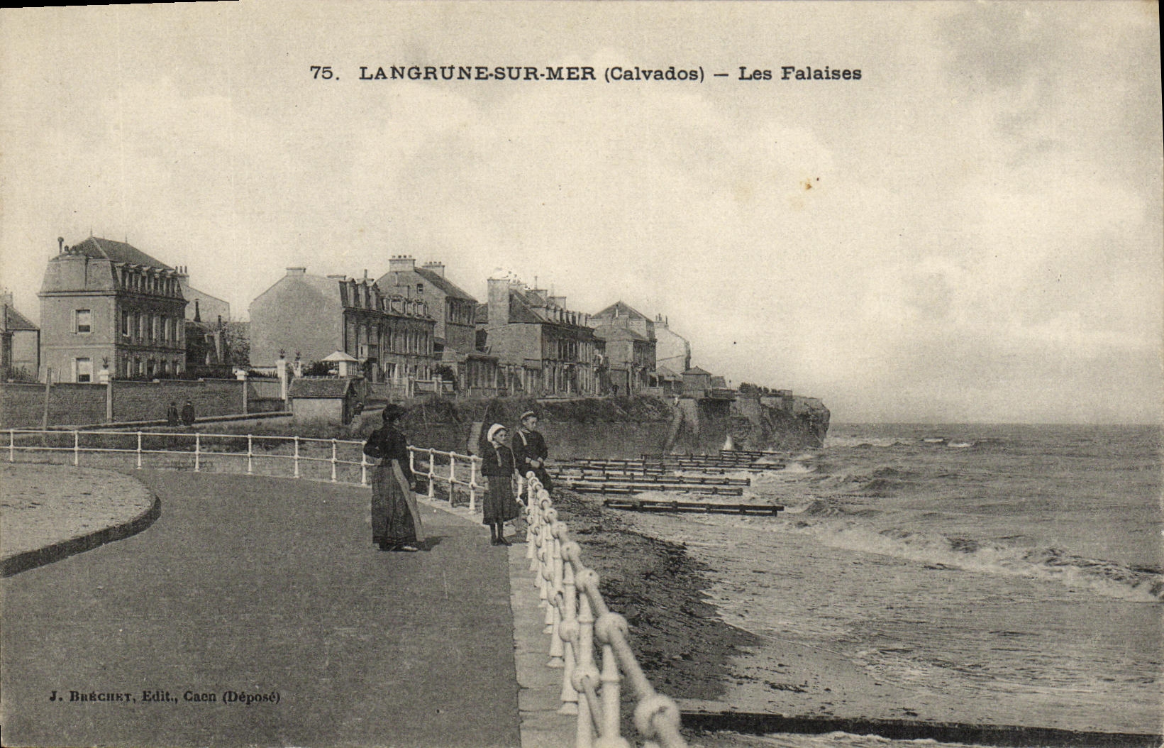 Langrune-sur-Mer (Calvados) — Les Falaises — J. Bréchun, Edit., Caen (Déposé)