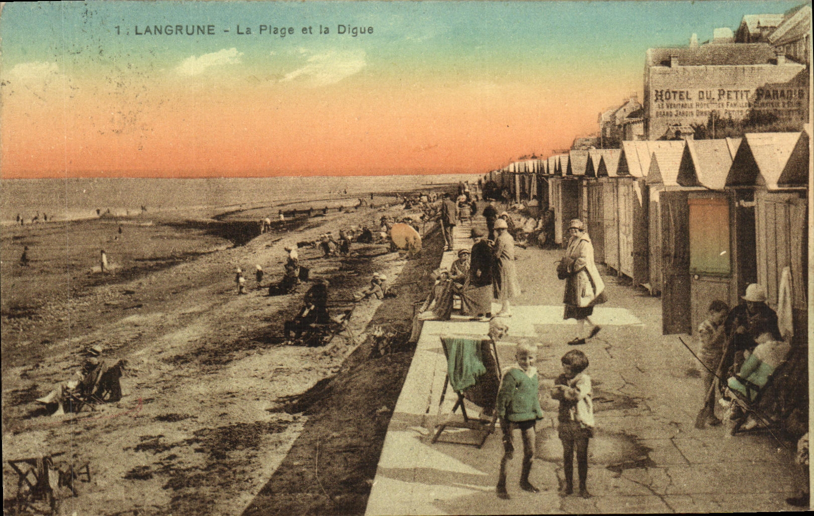 Langrune - La Plage et la Digue — Hôtel du Petit Paradis