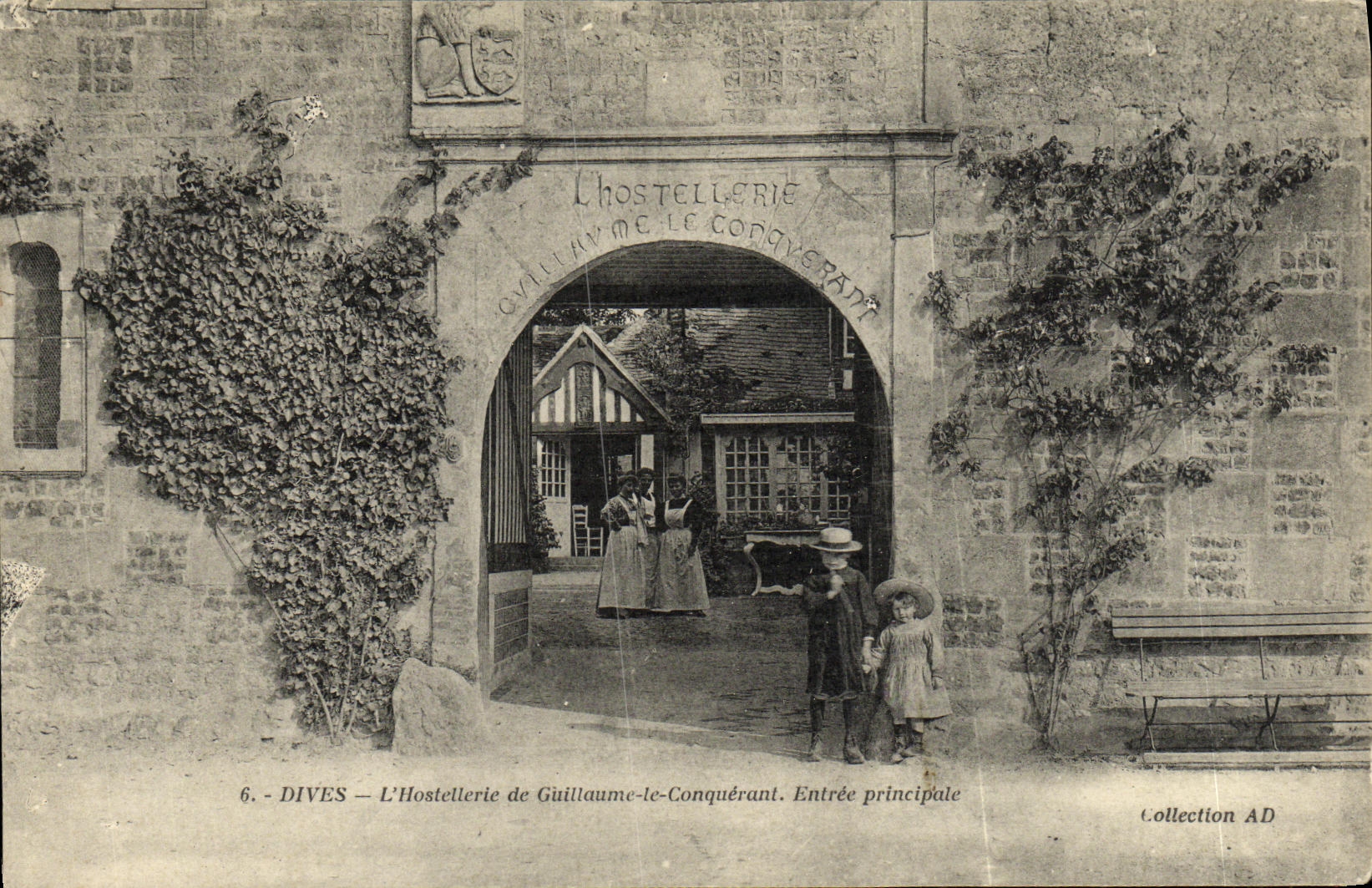 CPA Dives L Hostellerie de Guillaume le Conquerant Entree Principale 