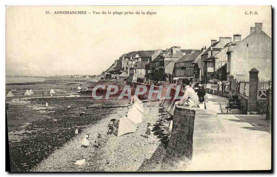 CPA Arromanches Vue De La Plage Prise de La digue