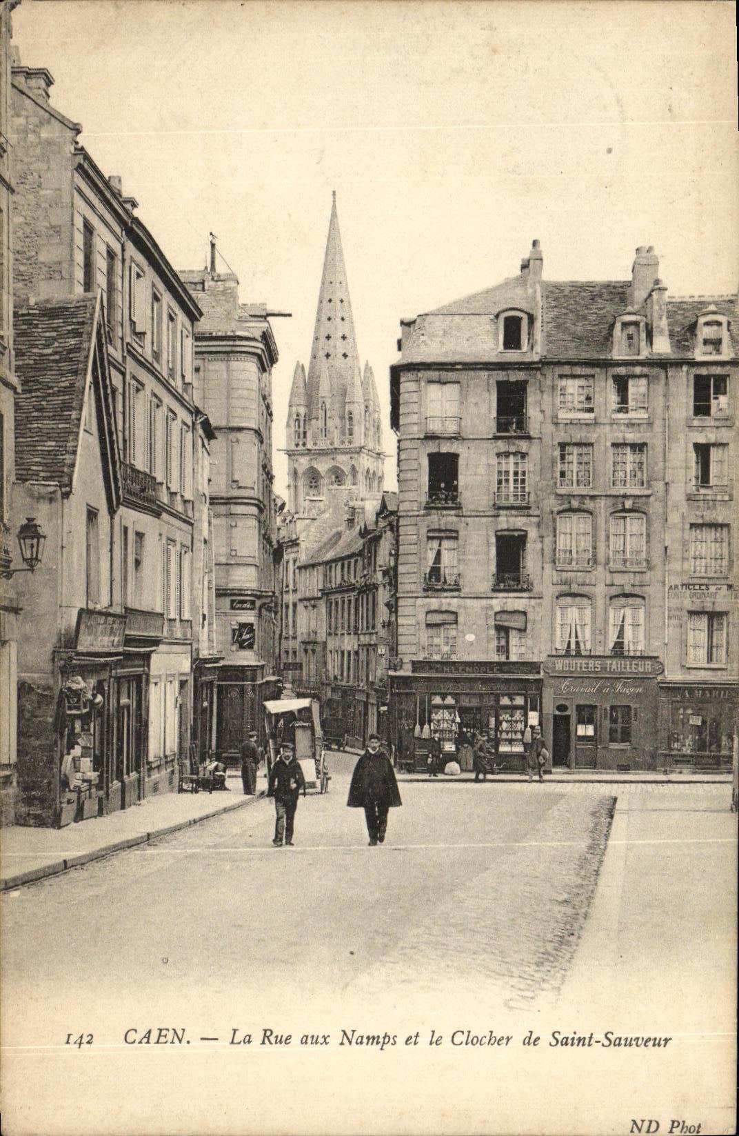 CAEN — La Rue aux Namps et le Clocher de Saint-Sauveur — ND Phot, n°142