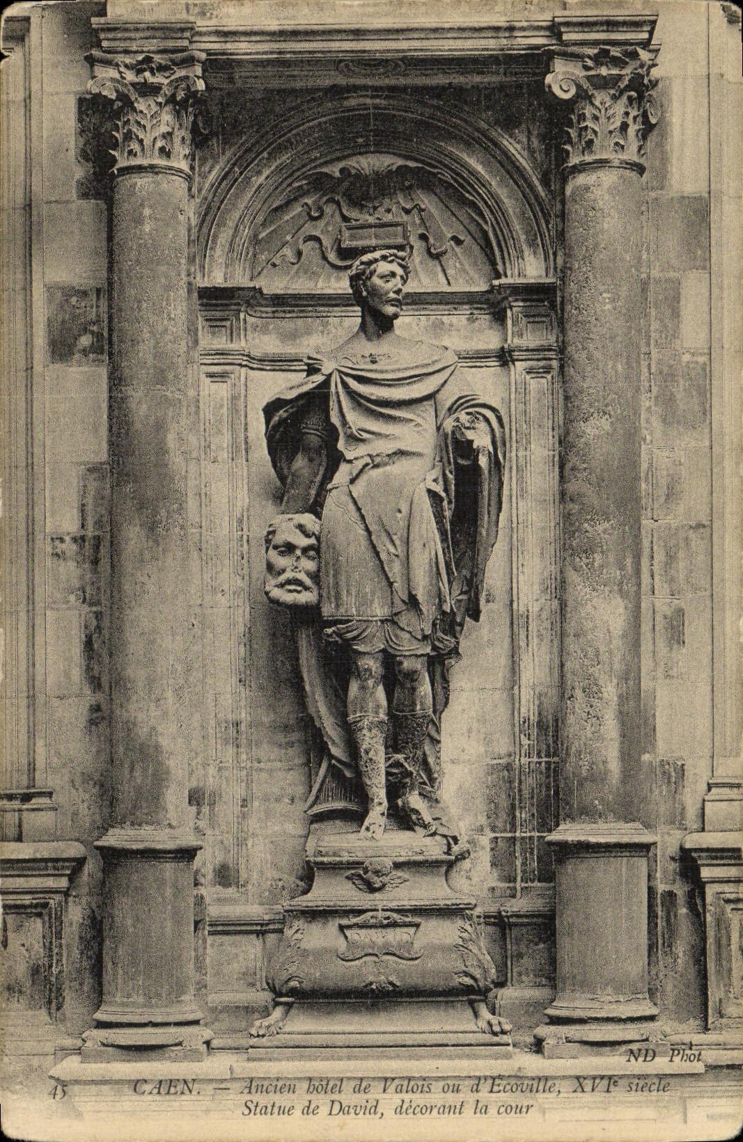 Statue de David — Ancien hôtel de Valois ou d'Écouville, Caen — ND Phot