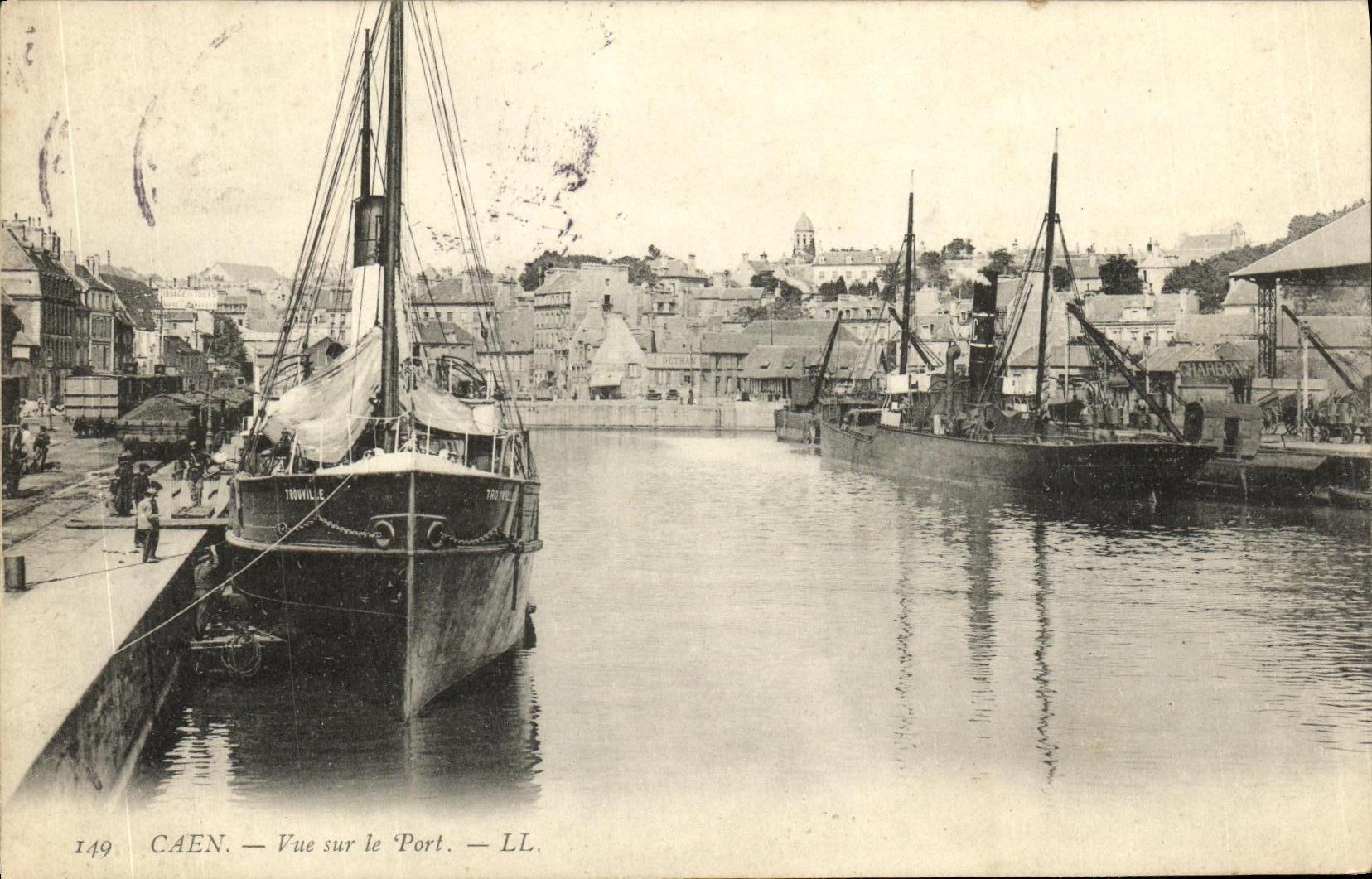 CPA Caen Vue Sur le Port Bateaux Trouville 