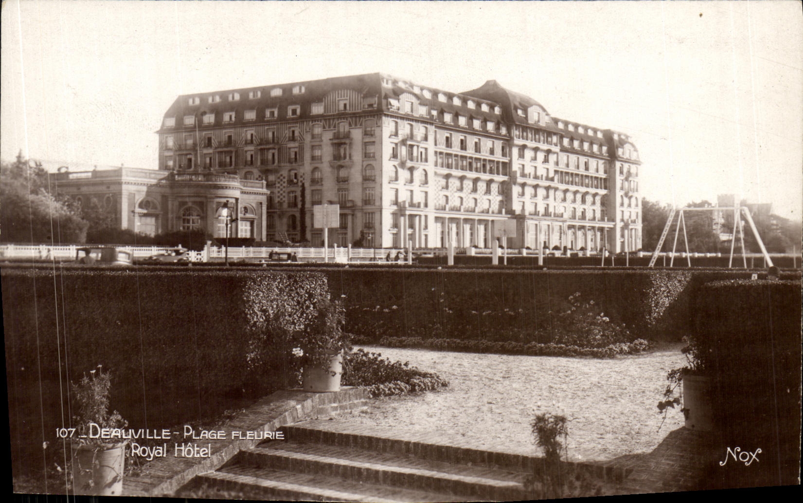 Deauville - Flowered Beach - Royal Hotel — Nox, n°107