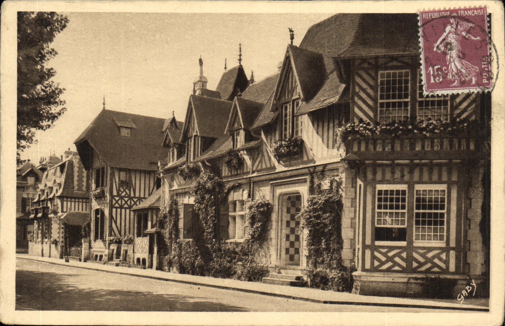 Gréby — Vue des maisons à colombages — Éditions Gaby