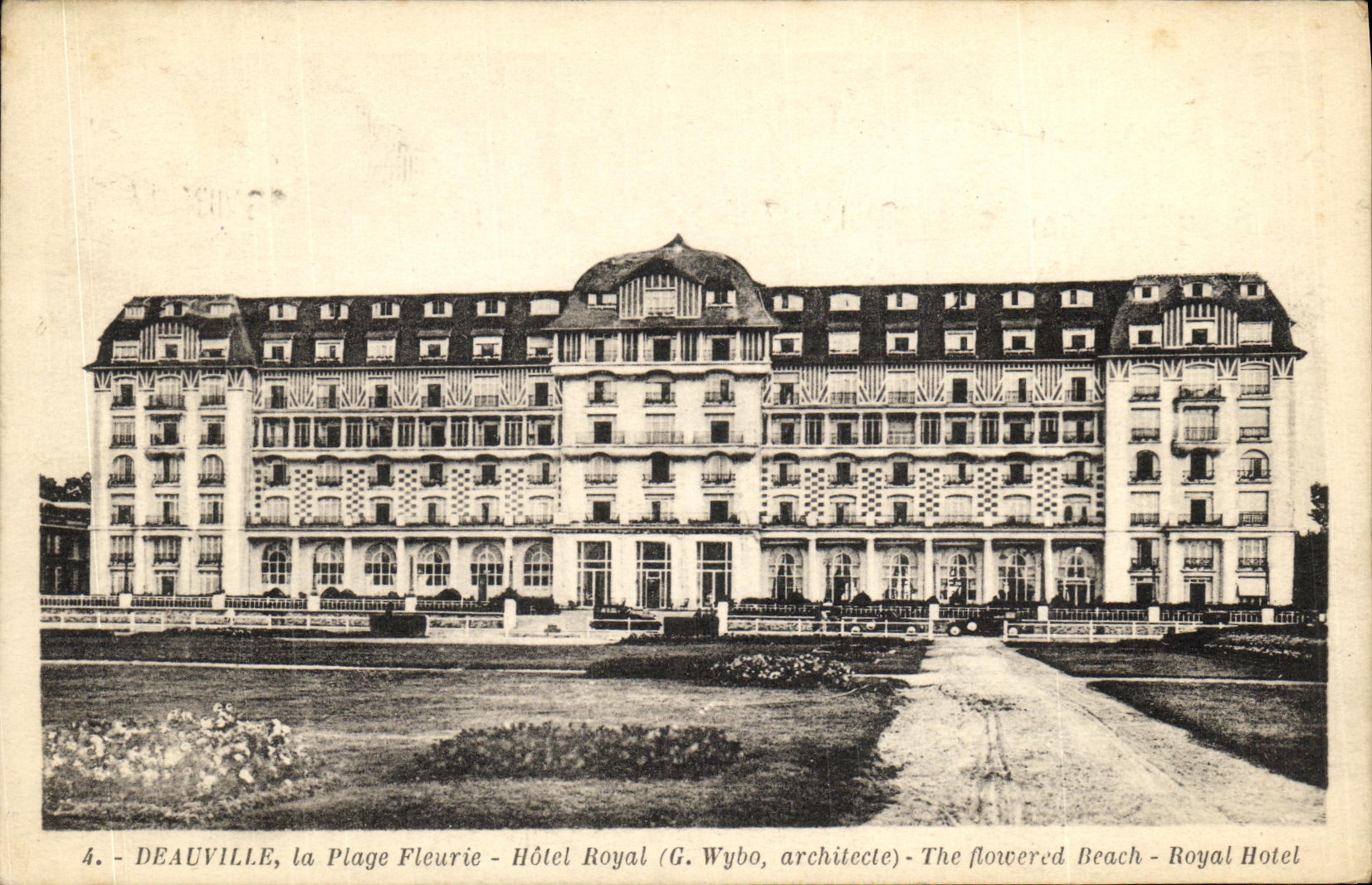 CPA Deauville La plage fleurie Hotel Royal 