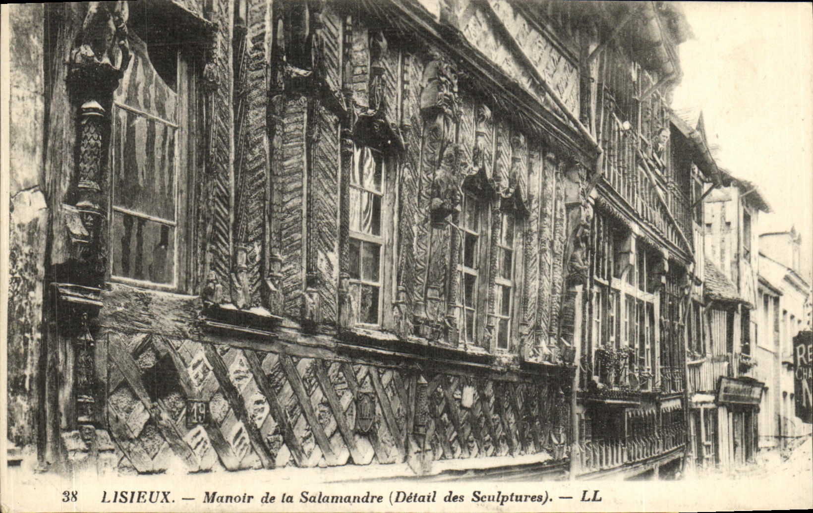Lisieux — Manoir de la Salamandre (Détail des Sculptures) — LL