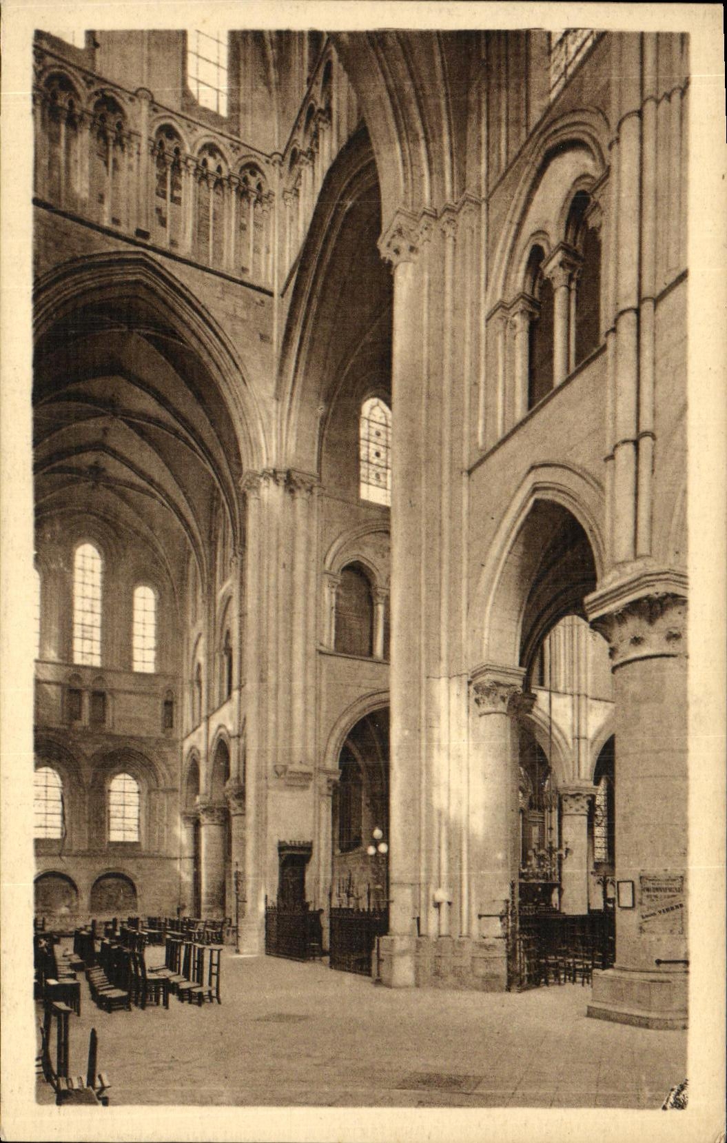 CPA Lisieux Cathedrale Saint Pierre Le Transept 