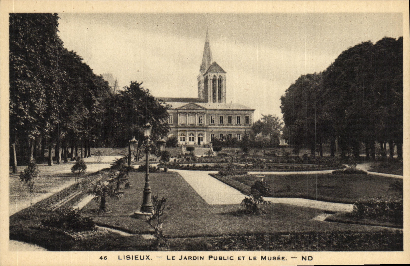 CPA Lisieux Le Jardin Public Et Le Musee
