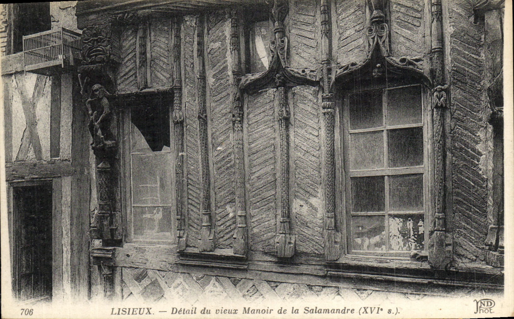Lisieux — Détail du vieux Manoir de la Salamandre (XVIe s.) — ND Phot.