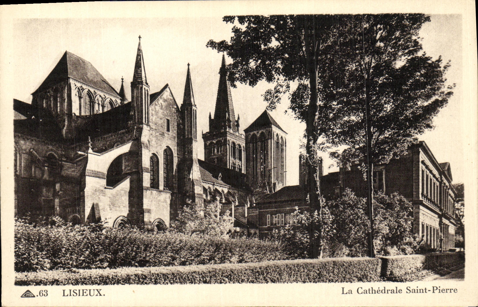 Lisieux — La Cathédrale Saint-Pierre — CPAPHIL