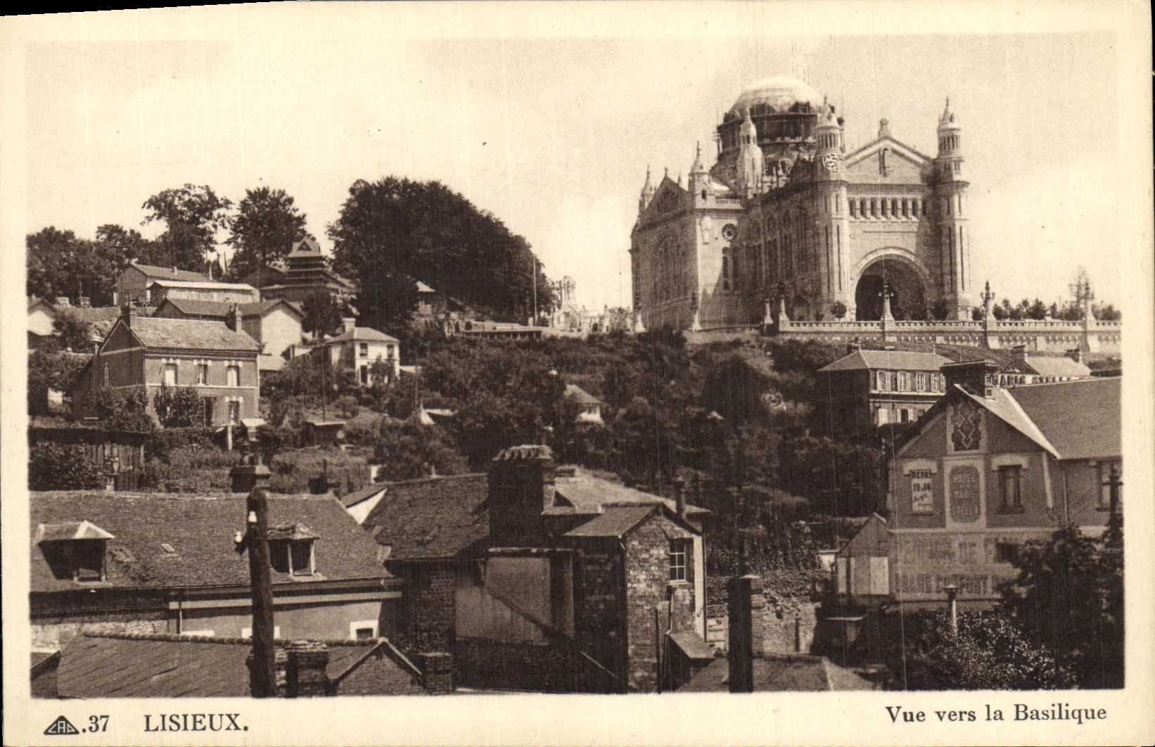 CPA Lisieux Vue Vers La Basilique