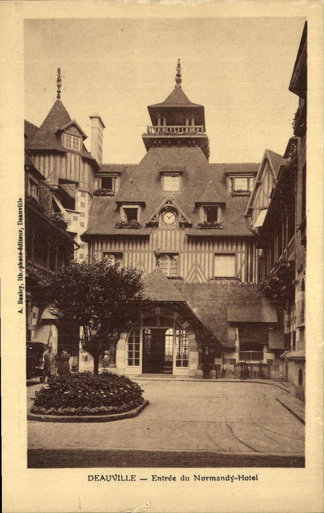 CPA Deauville Entree du Normandy Hotel 