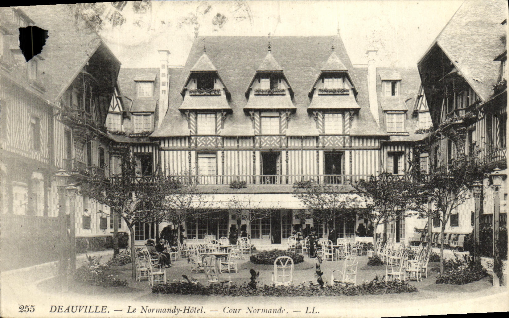 CPA Deauville Le Normandy Hotel Cour Normande