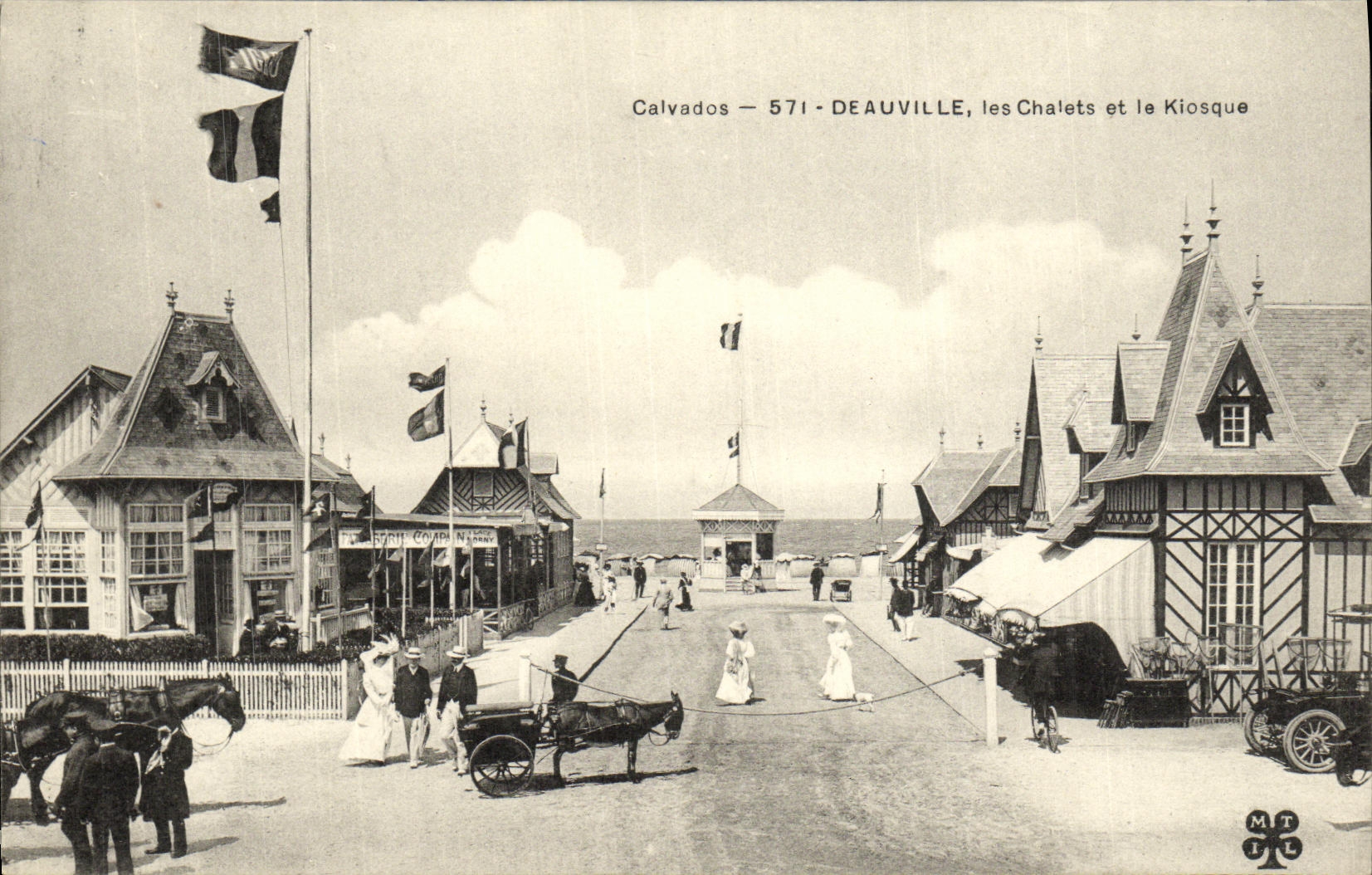 CPA Deauville Les Chatets et Le Kiosque Voiture a ane Mule