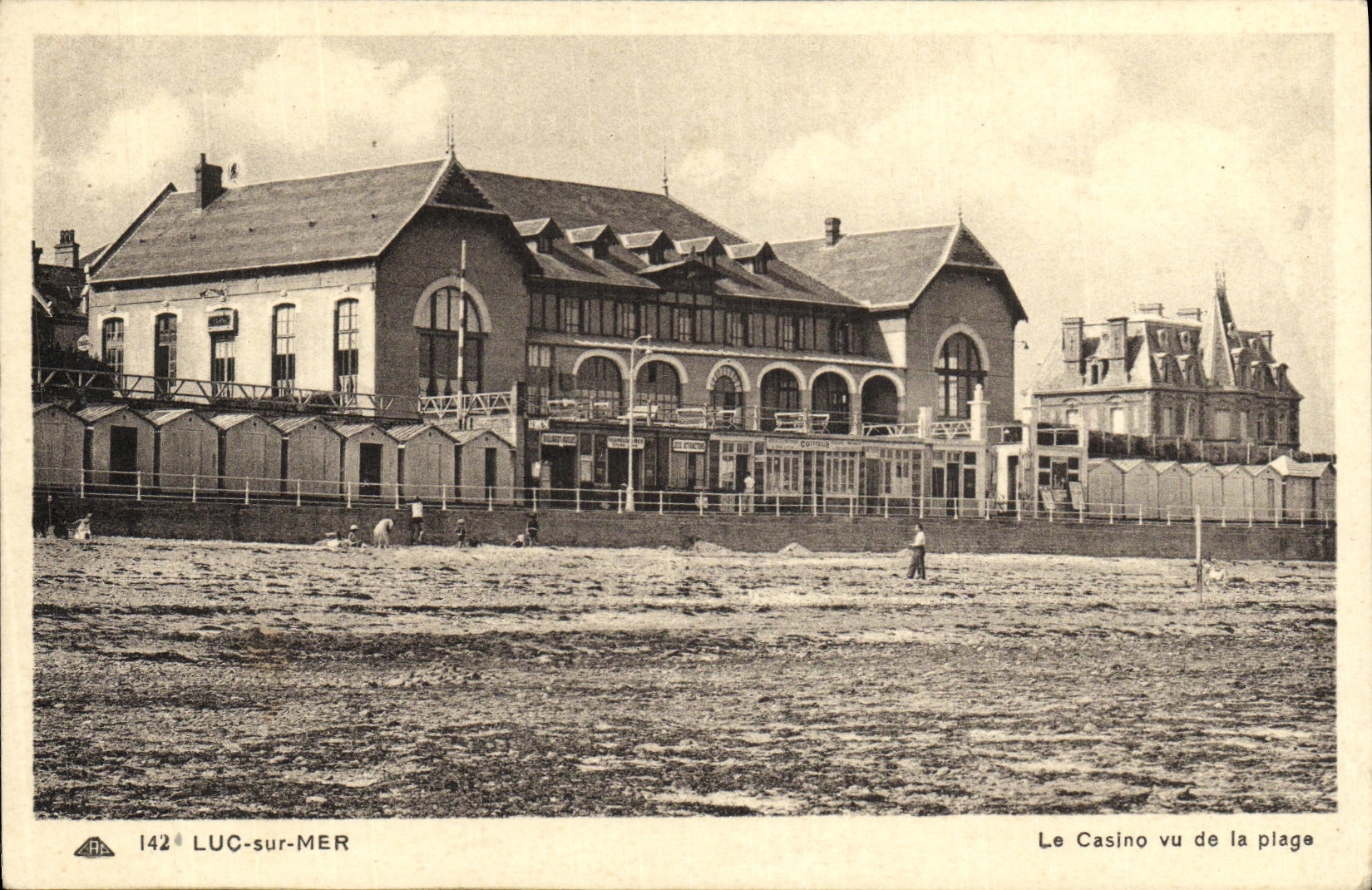 CPA Luc Sur Mer Le Casino Vu De la Plage 