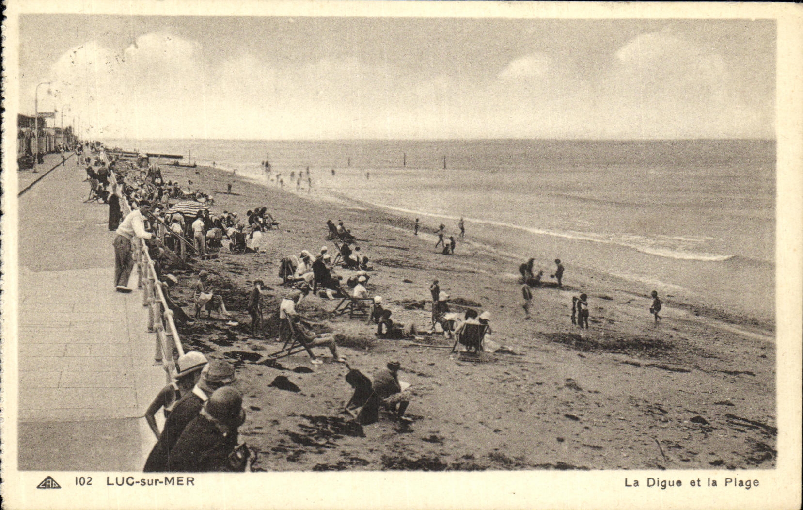 Luc-sur-Mer — La Digue et la Plage — CPAPHIL 102