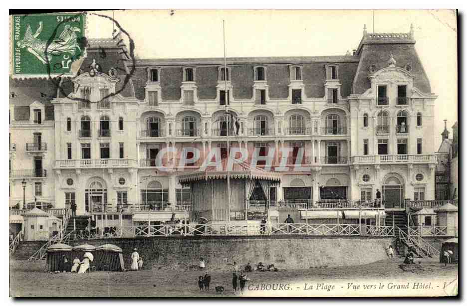 Cabourg - La Plage - Vue vers le Grand Hôtel - V