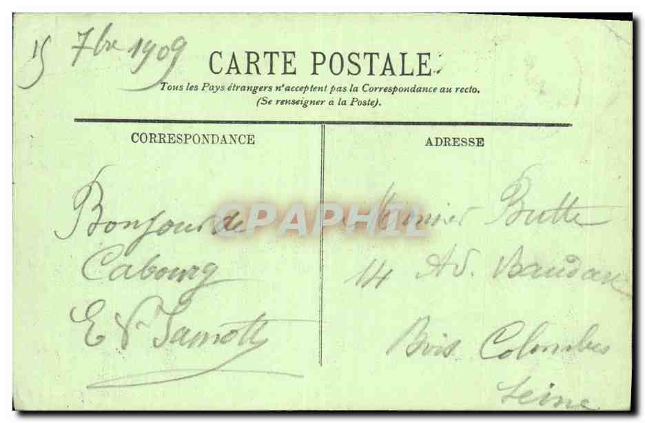 Cabourg - La Plage - Vue vers le Grand Hôtel - V — Reverso