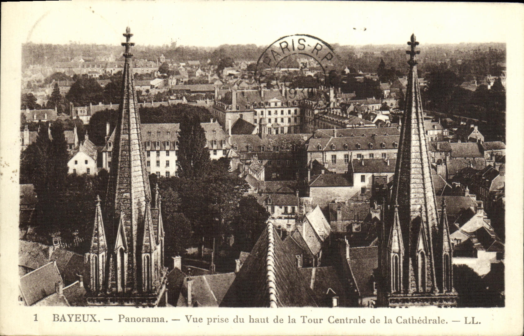 Bayeux — Panorama — Blick vom Gipfel der Zentraltour der Kathedrale — LL.