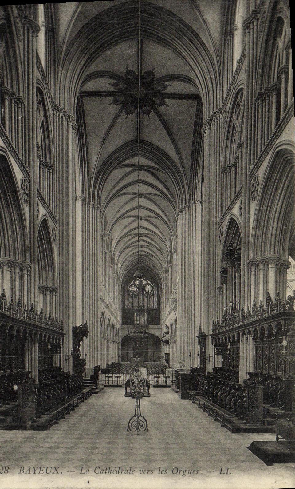 CPA Bayeux La Cathedrale Vers Les Orgues 