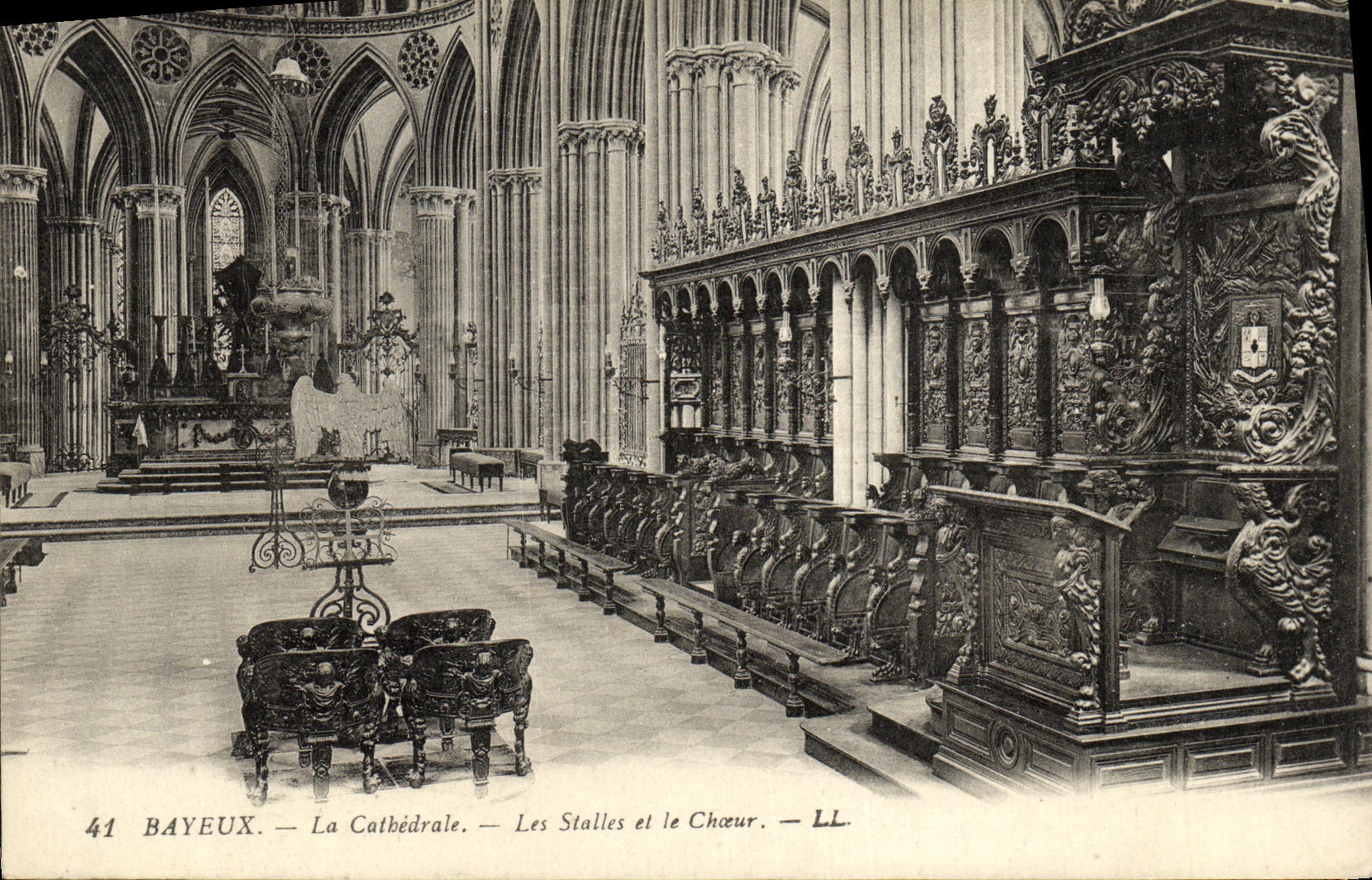 Bayeux — La Cathédrale — Les Stalles et le Chœur — LL