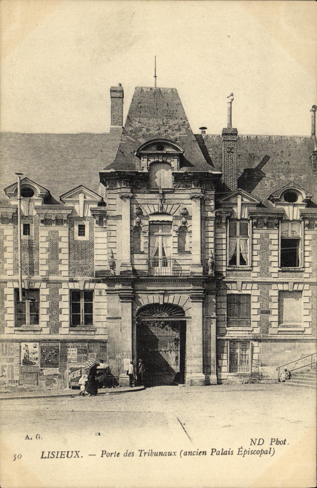 Lisieux — Porte des Tribunaux (ancien Palais Épiscopal) — ND Phot.