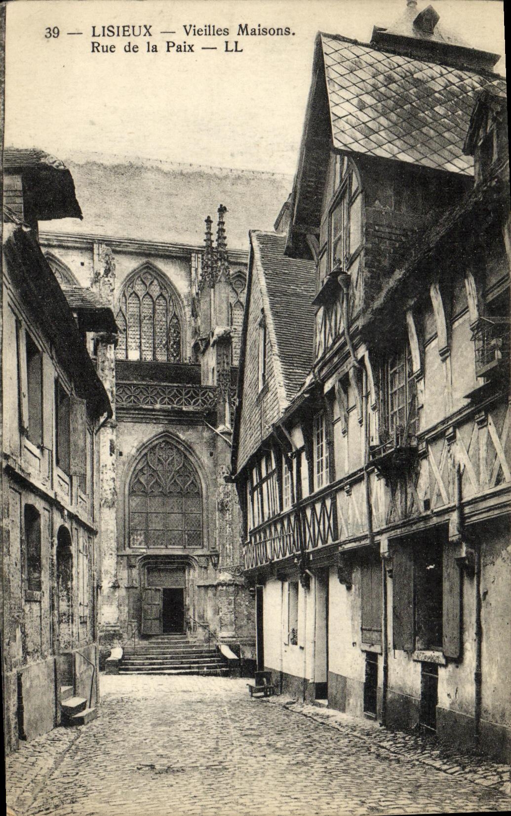 Lisieux — Vieilles Maisons — Rue de la Paix — LL