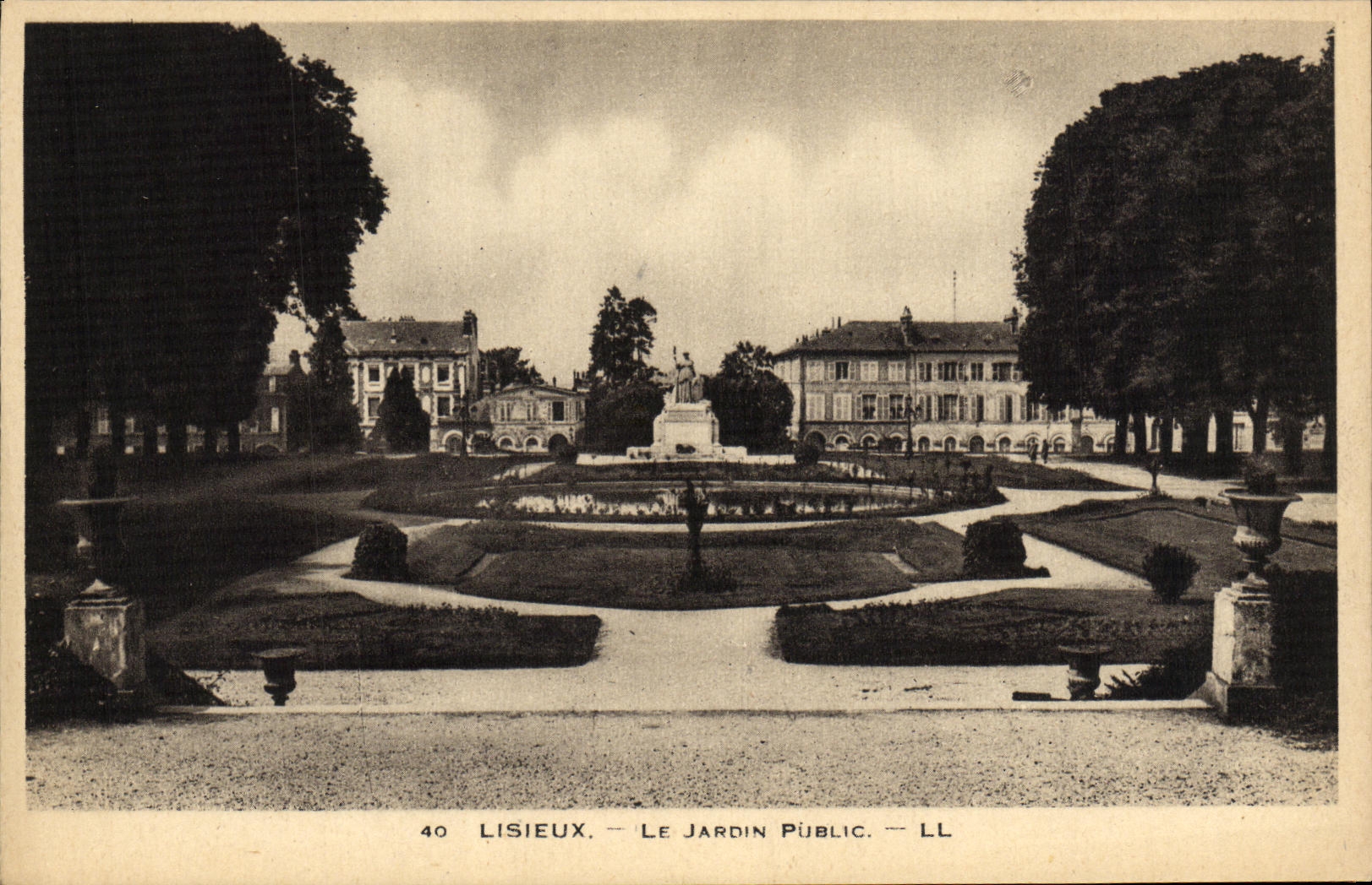 Lisieux — Le Jardin Public — LL