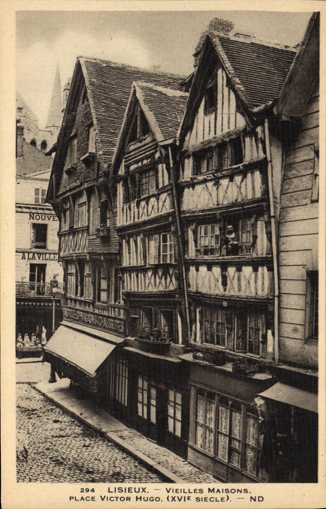 CPA Lisieux Vieilles Maisons Place Victor Hugo 