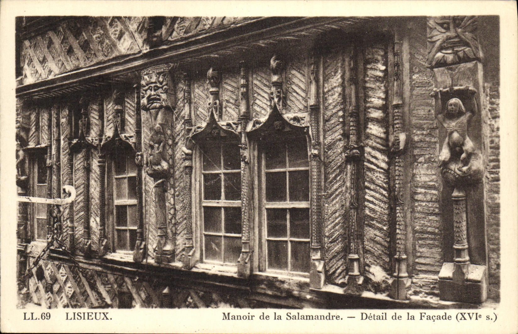 CPA Lisieux Manoir de La Salamandre Detail de La Facade 
