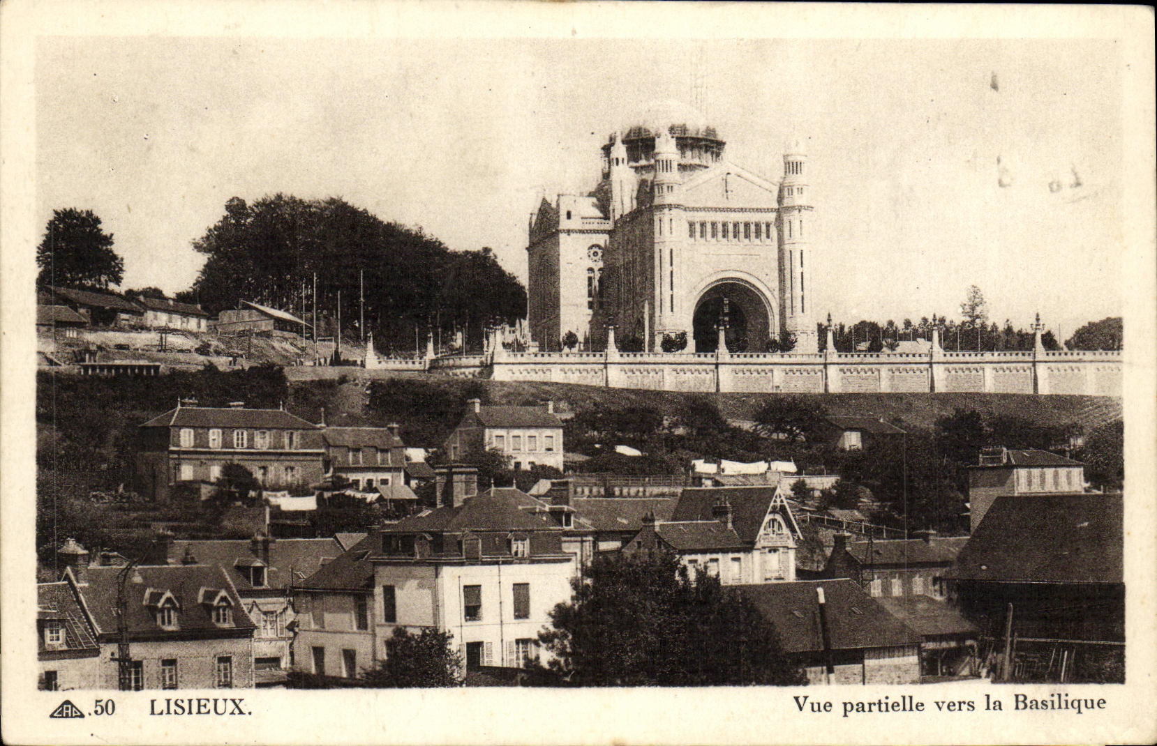 CPA Lisieux Vue Partielle Vers La Basilique