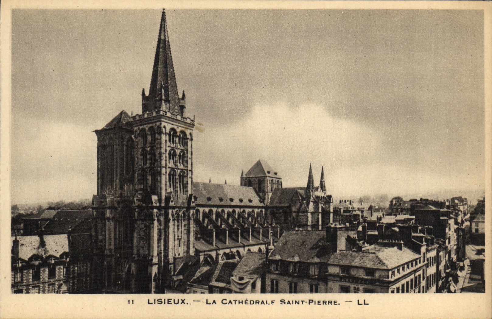 Lisieux — La Cathédrale Saint-Pierre — LL