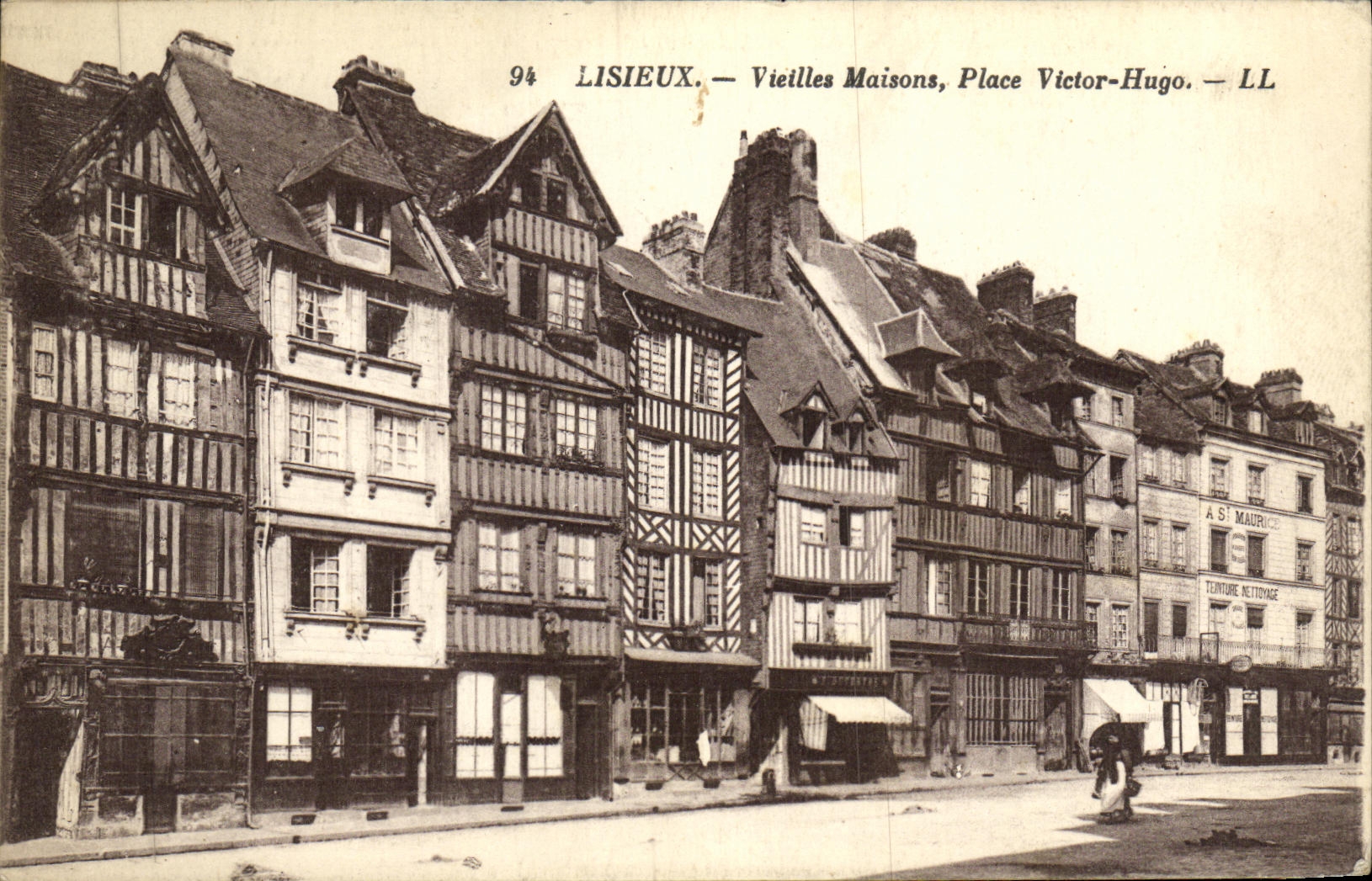 CPA Lisieux Vieilles Maisons Place Victor Hugo 