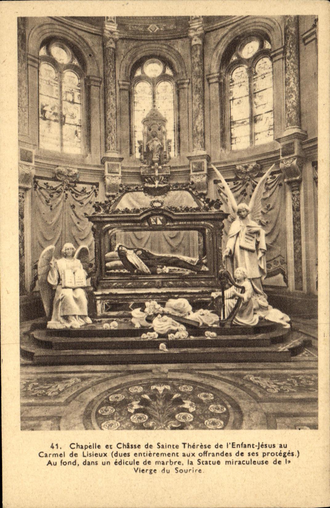 CPA Chapelle et Chasse de Sainte Therese de L Enfant Jesus au Carmel de Lisieux