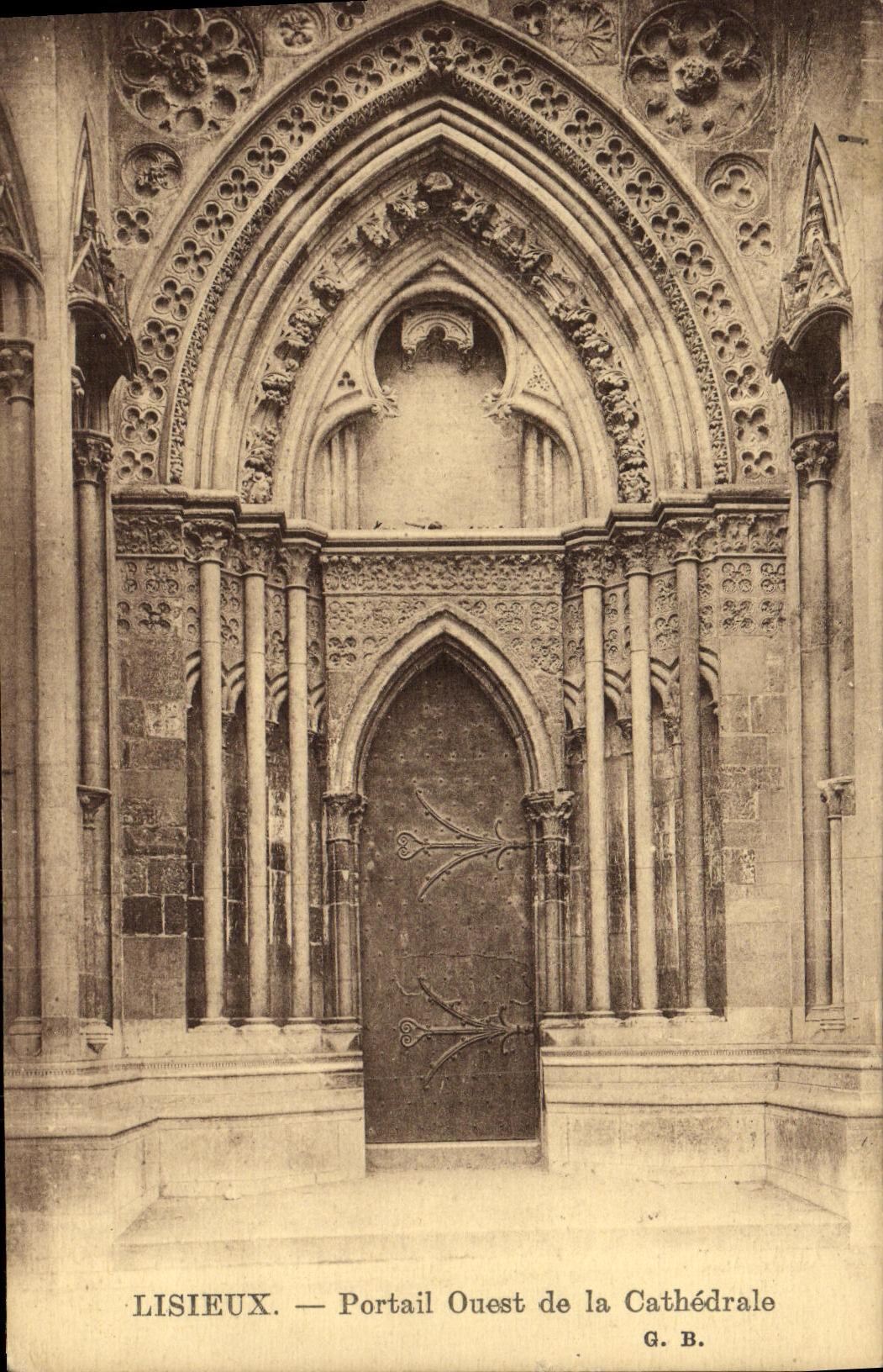 CPA Lisieux Portail Ouest de La cathedrale