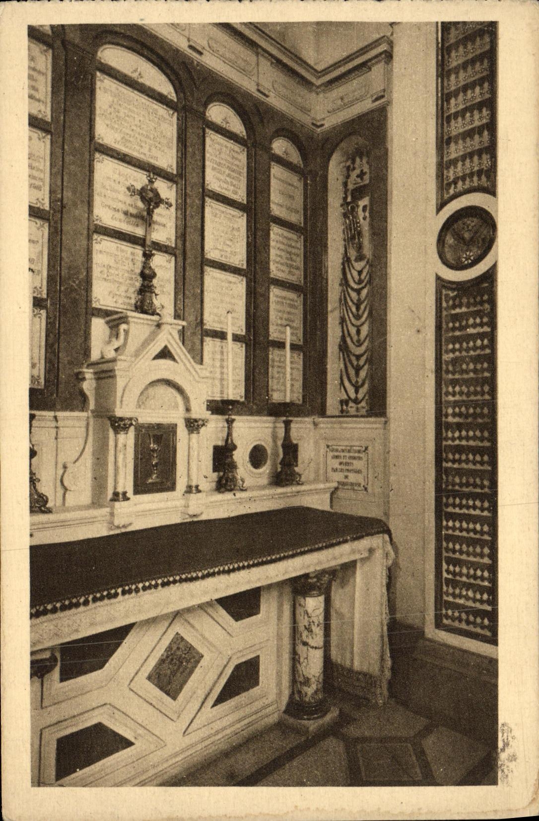 Kapelle der Karthäuserinnen von Lisieux — Einer der Altäre des Peristyls vor der Kapelle der Reliquie