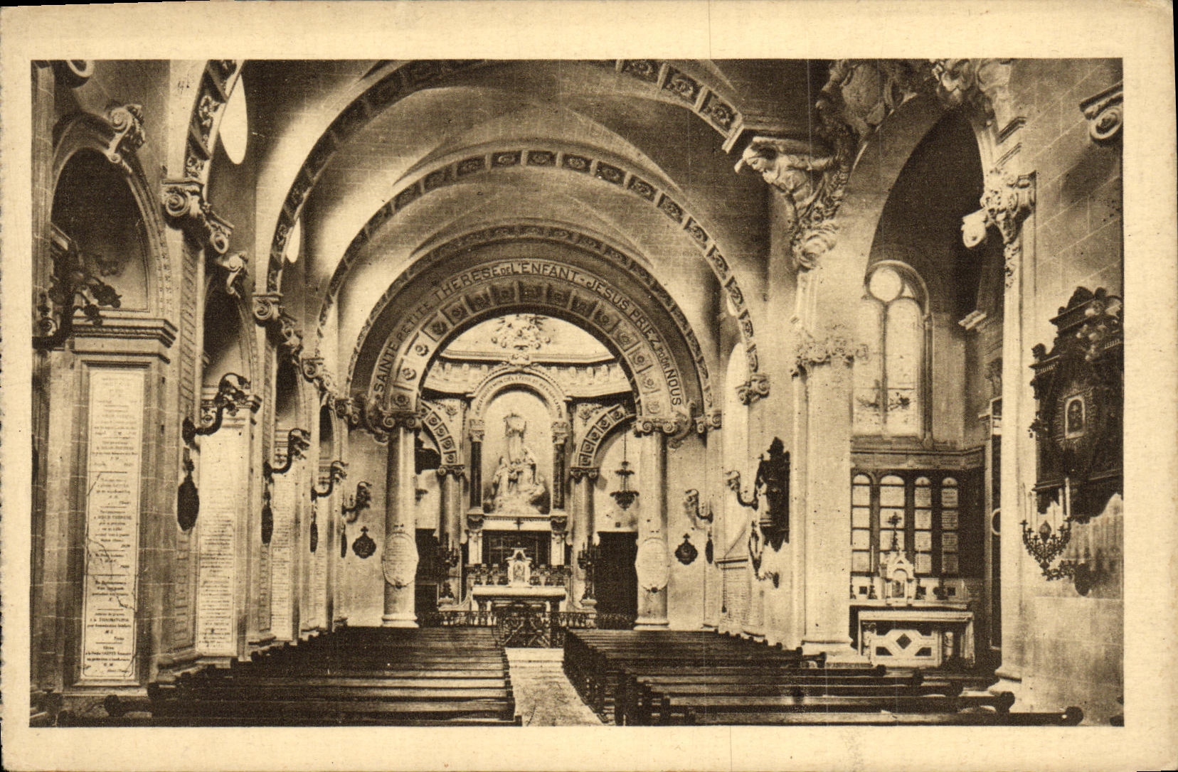 CPA La Chapelle des Carmelites de Lisieux