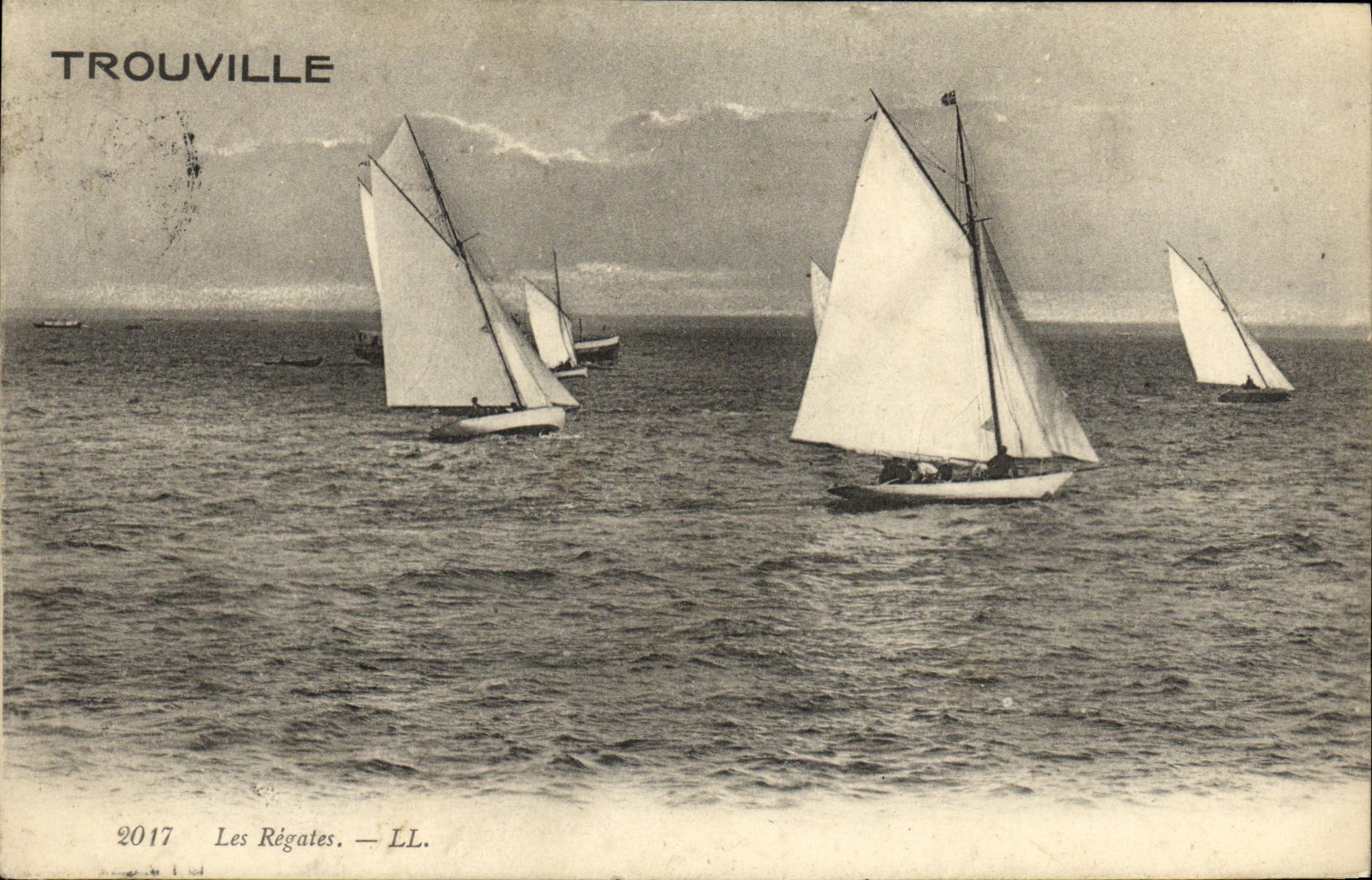 CPA Trouville Les Regates Bateaux Voiliers 