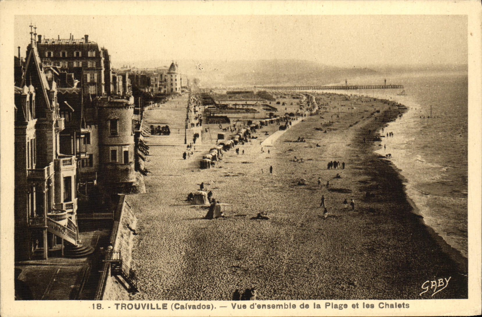 CPA Trouville Vue d ensemble de La Plage et Les Chalets