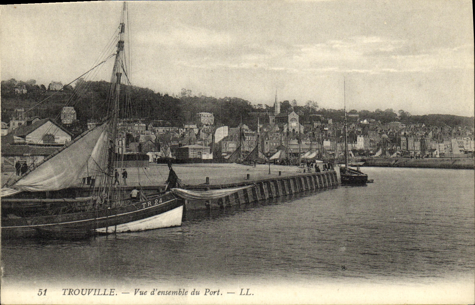 Trouville — Vue d'ensemble du Port — LL.
