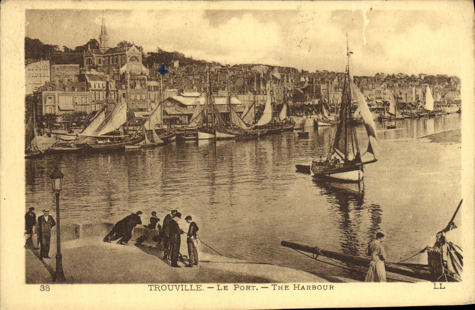 CPA Trouville Le Port Bateau