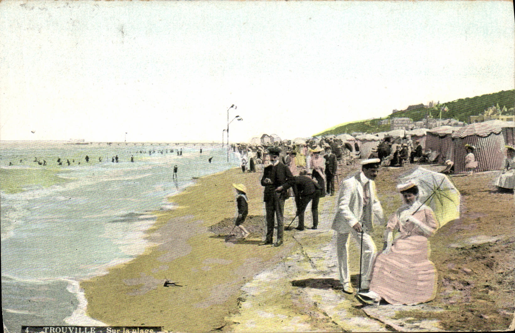 Trouville - Sur la plage — éditeur Aqua-Photo, n°4